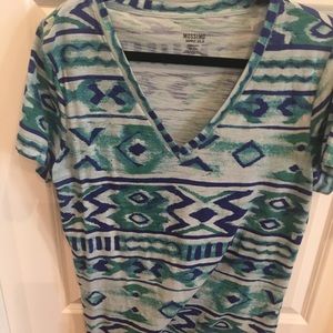 V-neck Tee with Aztec like print